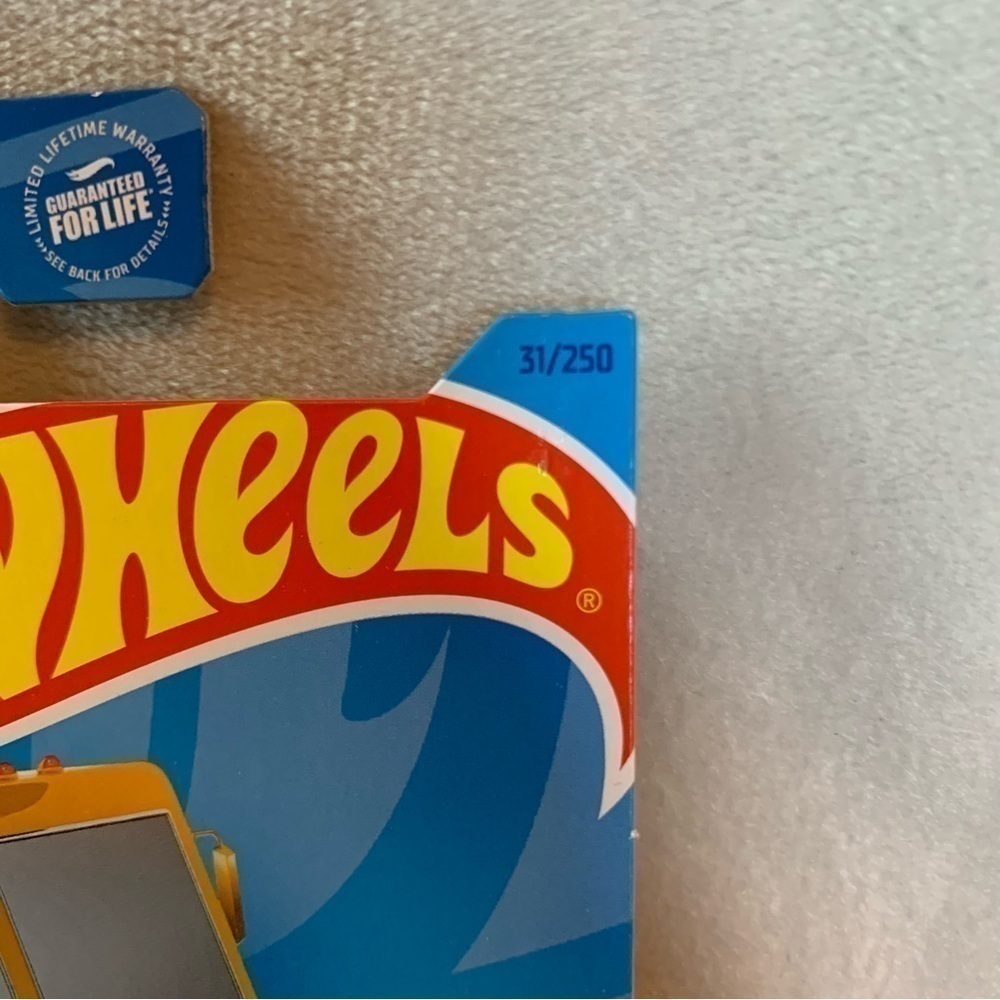 HOT Wheels Quick Bite Hot Chicken (Orange) 2022 Sweet Rides - Picture 14 of 14